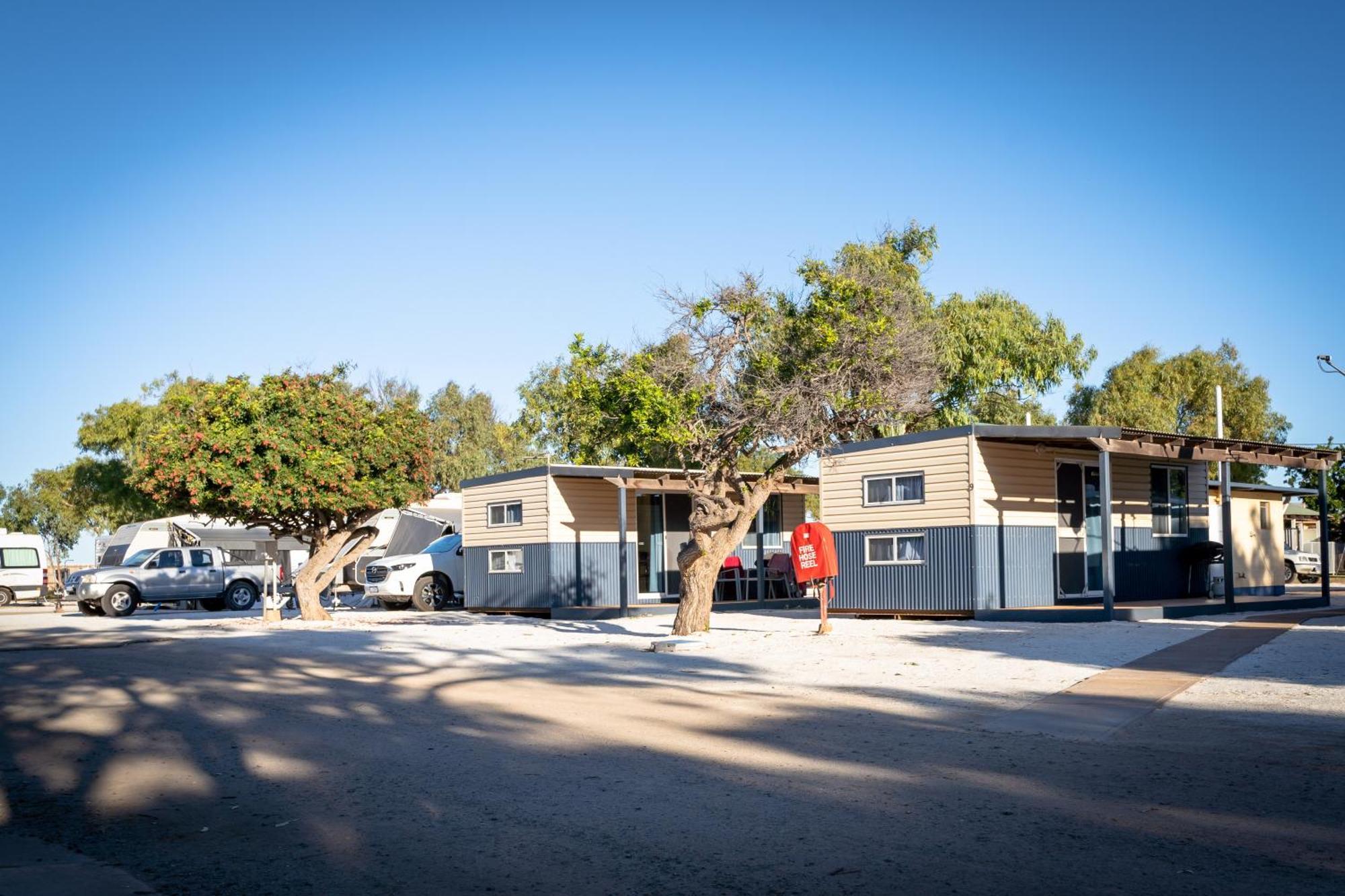Hotel Coral Coast Tourist Park Carnarvon Exterior foto
