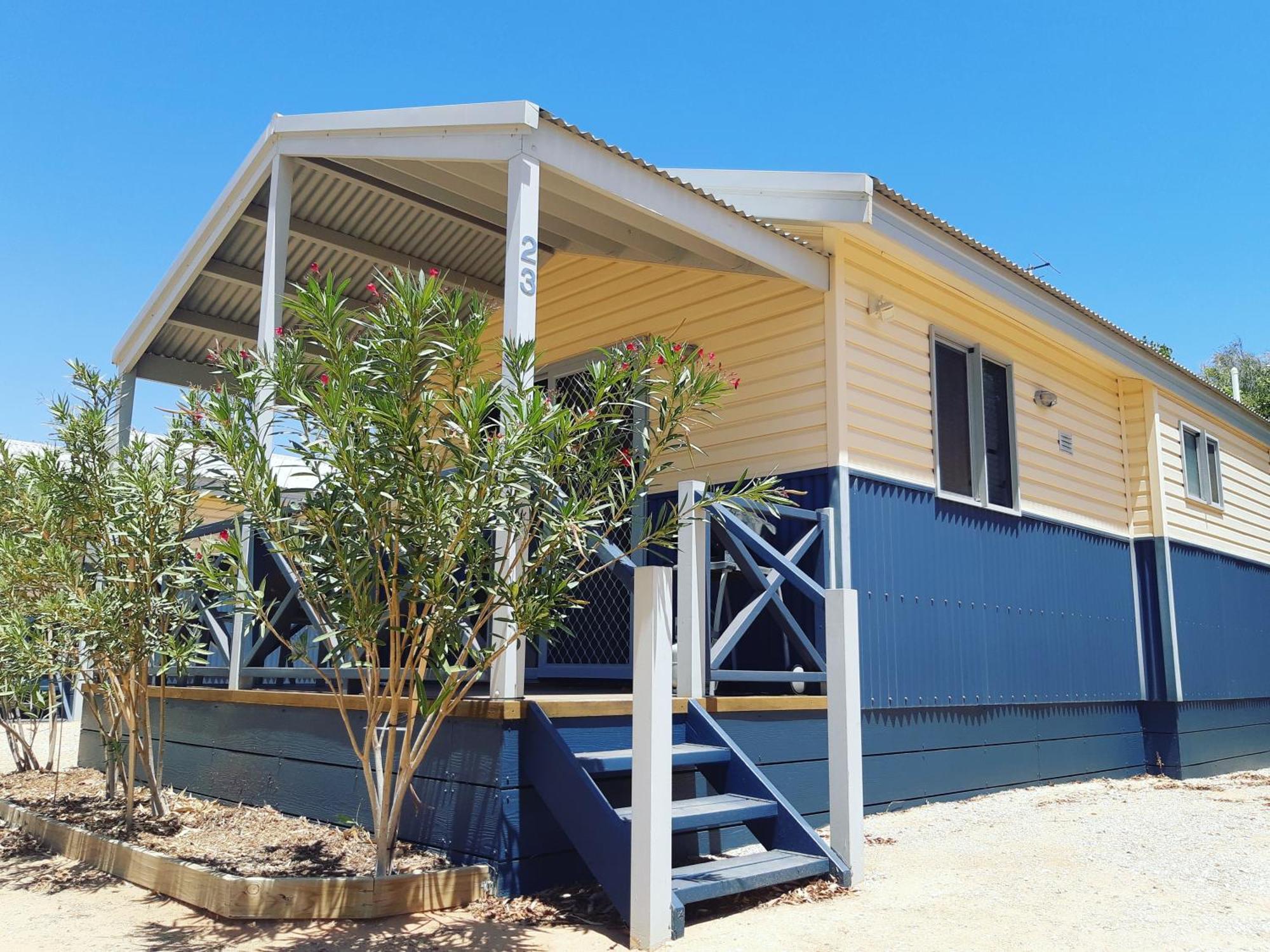 Hotel Coral Coast Tourist Park Carnarvon Exterior foto