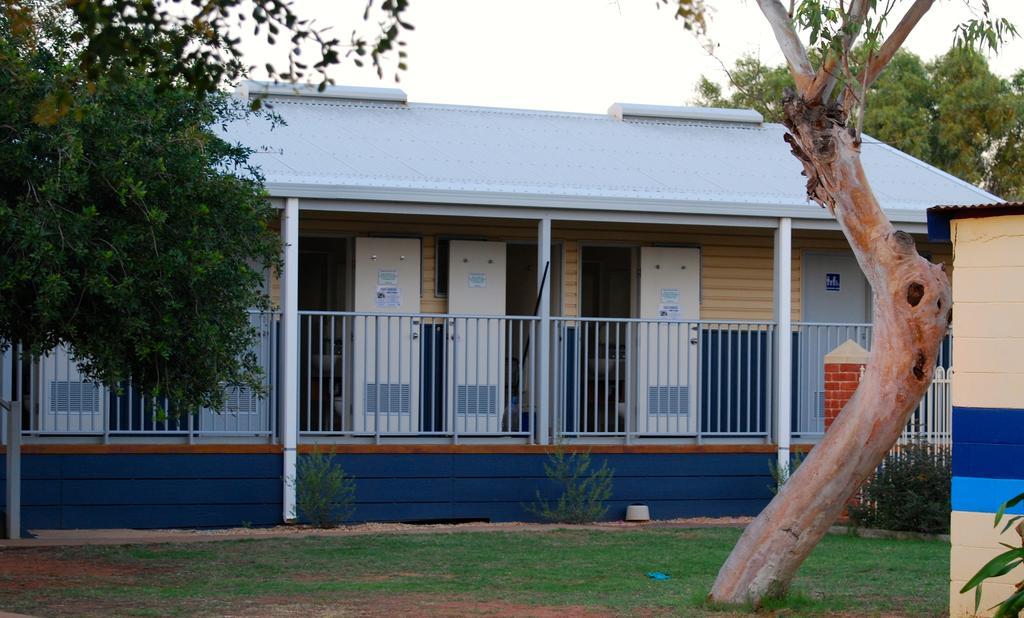 Hotel Coral Coast Tourist Park Carnarvon Habitación foto